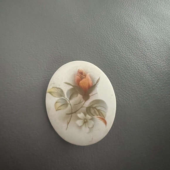 Vintage Hand Painted Porcelain White Orange Green Floral Scene Brooch Japan - Picture 6 of 10
